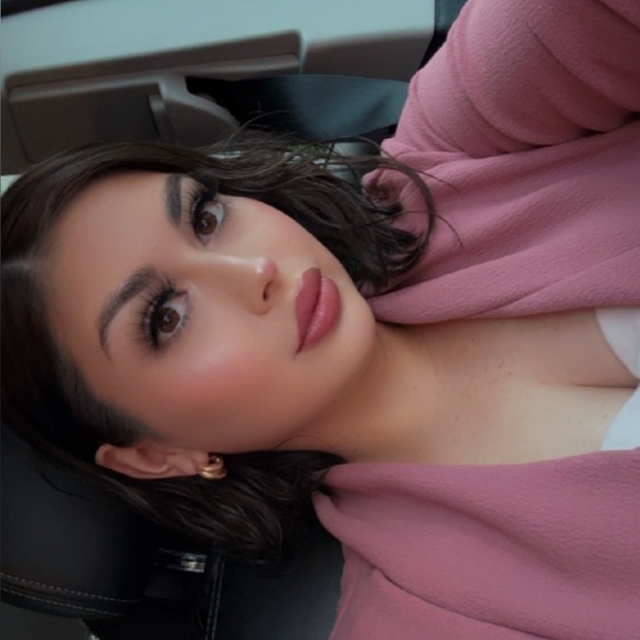 Meet your Posher, Karla - Picture 2 of 3